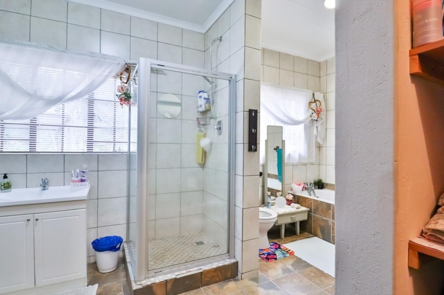 5 Bedroom Property for Sale in Donkerhoek A H North West